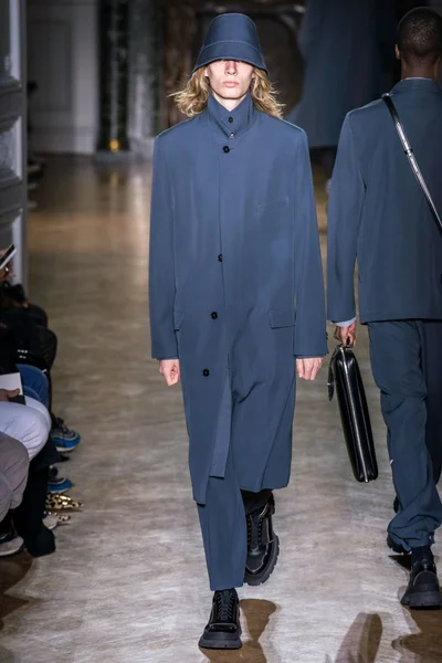 Look 3